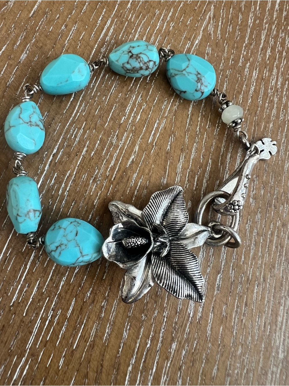 Lucky Brand Turquoise Bead Bracelet with a Lily Flower Charm in Silver
